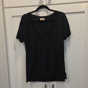 Nation LTD Los Angeles Black V-Neck Size XS Shirt.